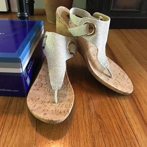 White Mountain Wedge Sandal Size 10